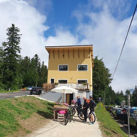 Chalet Jaune Charmant Som Sarcenas Luaran gambar